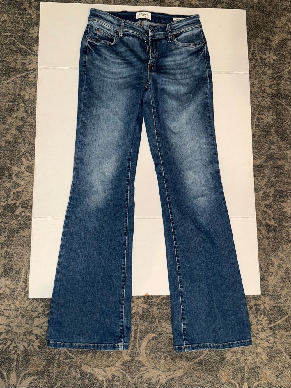Straight Leg Women's Jeans in Medium Blue